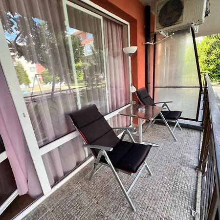 Club 498 Sunny Apartment *