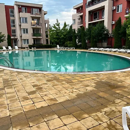 Club 498 Sunny Apartment